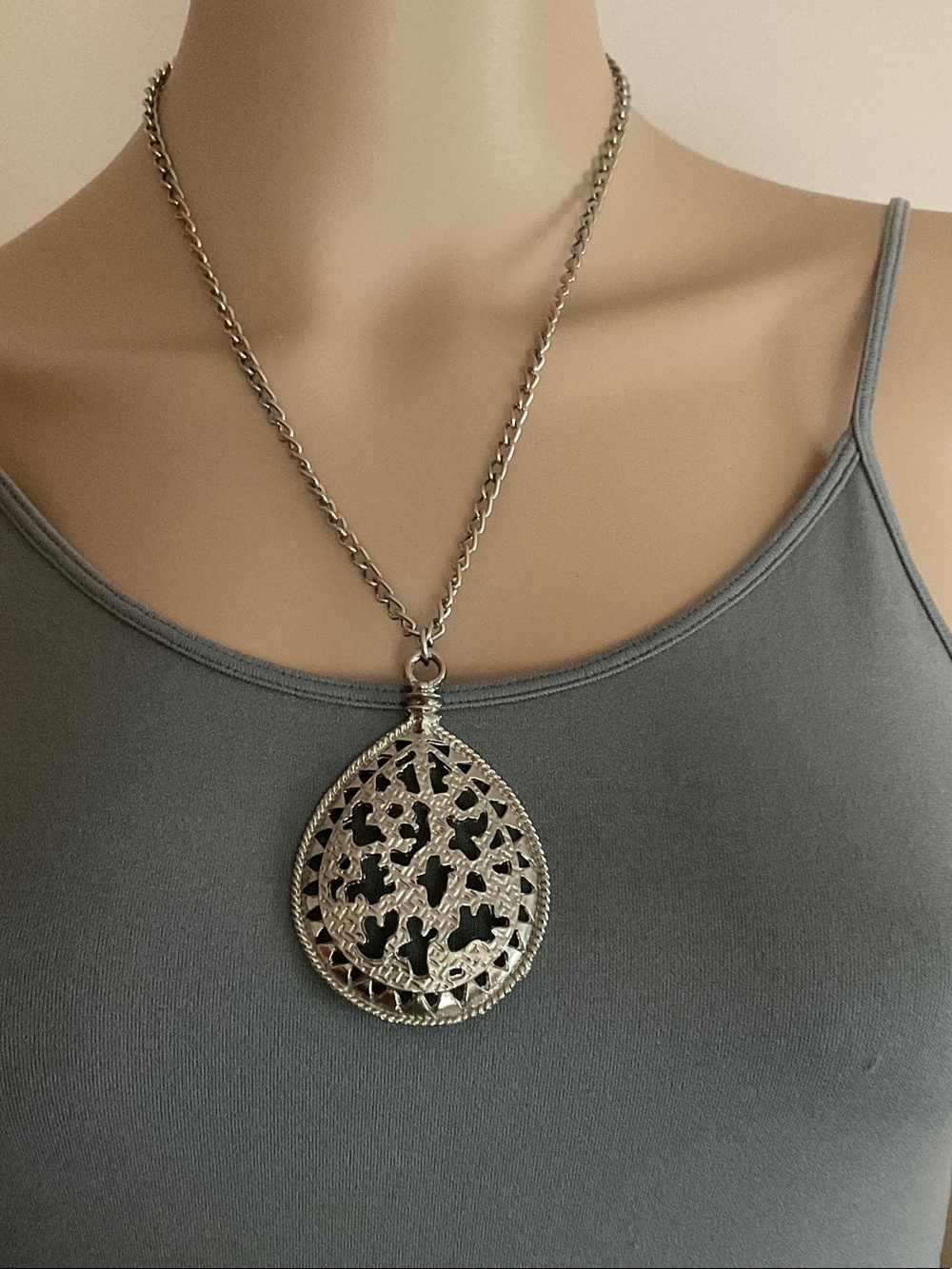Vintage Silver Filigree Teardrop Pendant Necklace Sixties